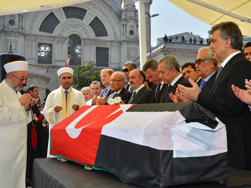 President Gül Attends Funeral Ceremony of Beşiktaş's Süleyman Seba